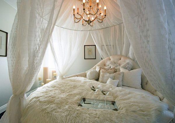 pyöreä sänky makuuhuone valkoinen katosvuode romanttinen