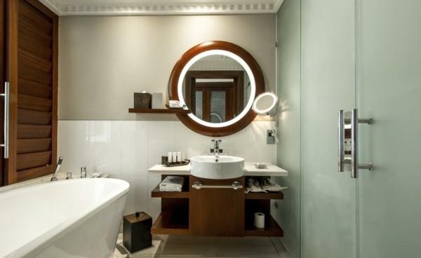 pyöreä kylpyhuoneen peili tyylikäs muotoilu kaunis valaistus