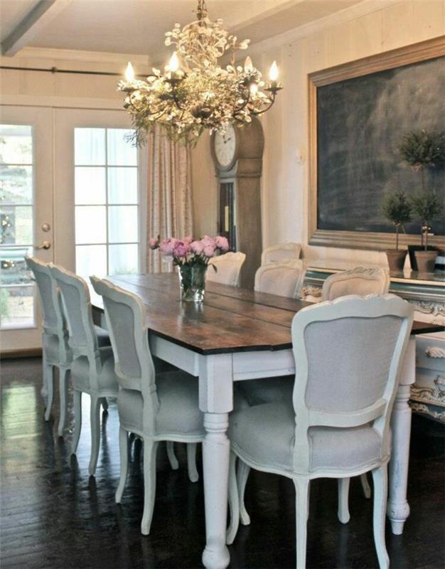 maalaismainen huonekalut ruokasali perustaa kukkakoristeet mukavat tuolit