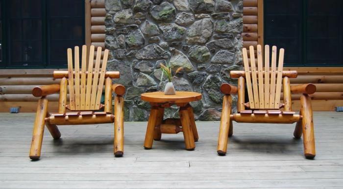 maalaismaiset huonekalut-puiset-nojatuolit-sivupöydän puunrungot-massiivipuuta