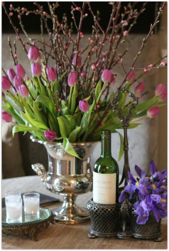 tee maalaismaisia ​​pöytäkoriste -ideoita tulppaanien kukka -asetelmilla itse