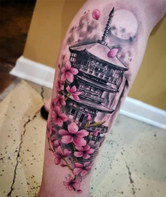 sakura kirsikankukka tatuointi sääri ja temppeli