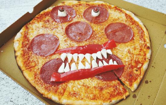 salami halloween pizza täytteet ideoita hirviö