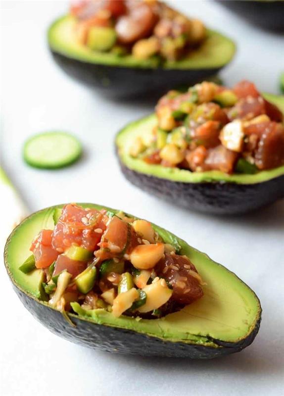 salaatti avokado macadamia