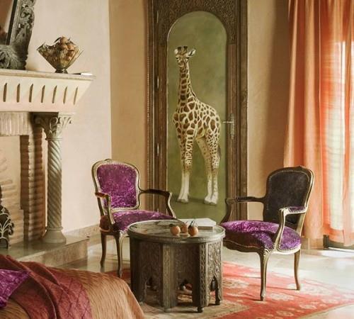 sametti nojatuoli violetti voimakkaat värit ornamentti suunnittelevat kodin suunnittelu