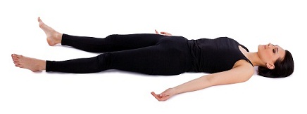 Lépések végrehajtása Shavasana vagy Corpse Pose számára