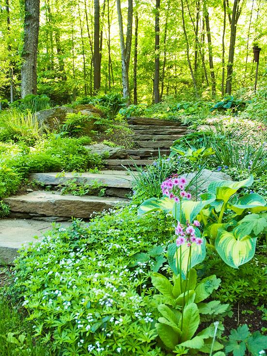 varjo puutarha kevät idea polku kivi portaat