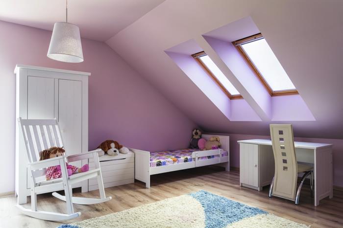 keinutuolit suunnittelee lastenhuoneen viisto katto violetti seinä