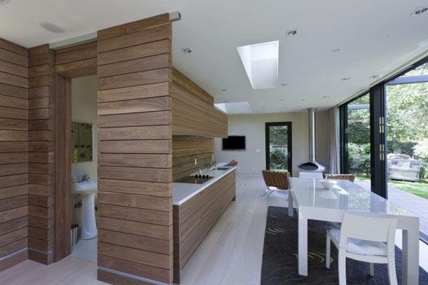 tyylikäs moderni puukeittiö suunnittelee paneelit seinä -ruokailutila