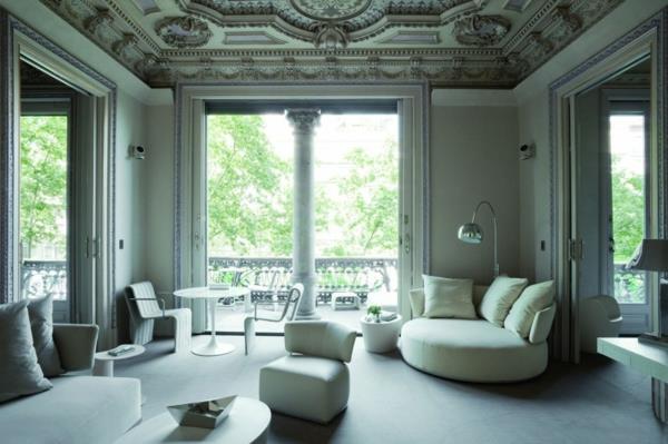 Tyylikäs keskeinen hotelli design barcelona olohuoneen sohvat sohvapöytä