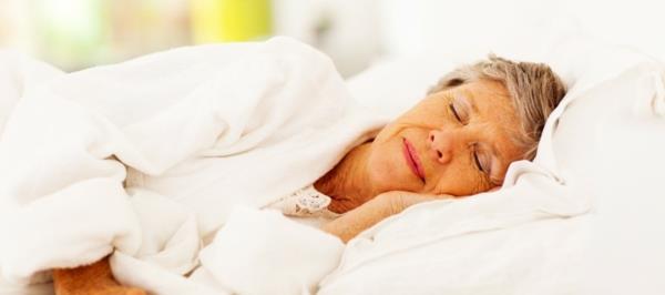 unettomuus-nukahtamisvaikeudet-vanhuus-uni