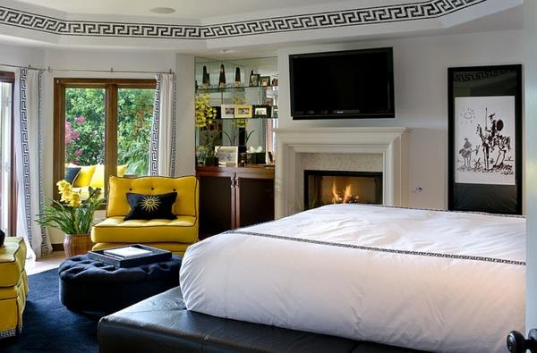 makuuhuoneen suunnitteluideat valkoinen sänky musta matto keltainen nojatuoli