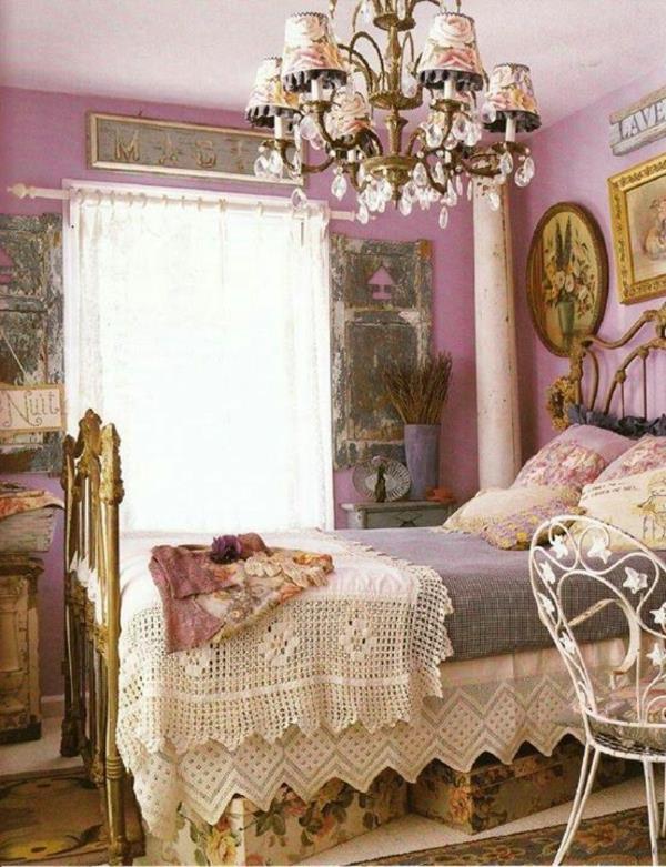 makuuhuoneen muotoilu nuhjuinen tyylikäs sisustus violetti seinämaali