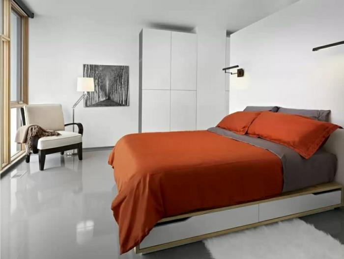 makuuhuoneen sisustusesimerkkejä oranssi vuodevaatteet valkoiset seinät