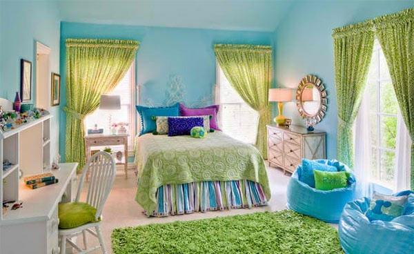 makuuhuoneen värit ideoita seinän väri sininen kirkkaat verhot tekstiilit vihreä