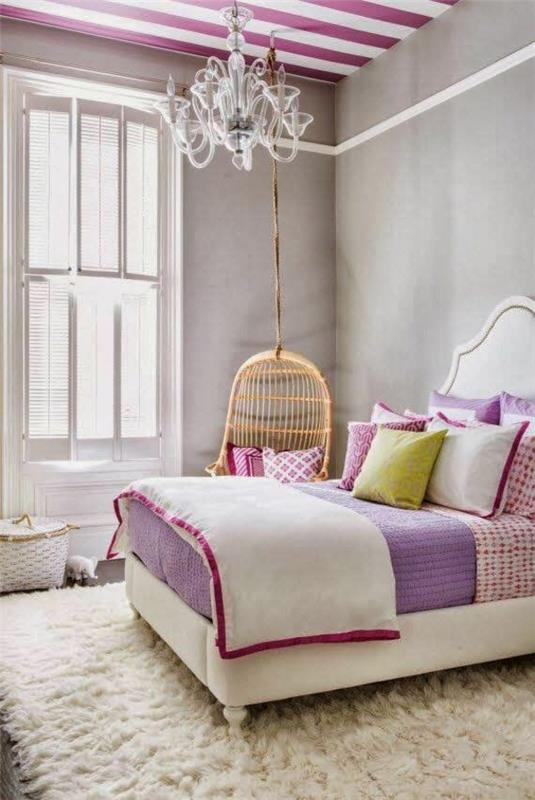 makuuhuoneen väriideat harmaa seinäväri päiväpeite hämärä vaaleanpunainen violetti peittovärinen raita