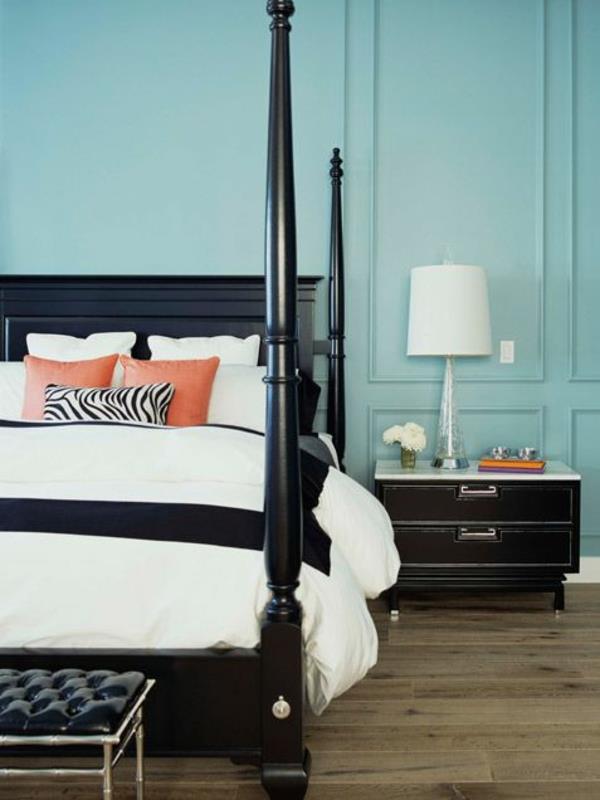 makuuhuoneen suunnittelu väriideat sininen seinäväri sängynpylväs musta