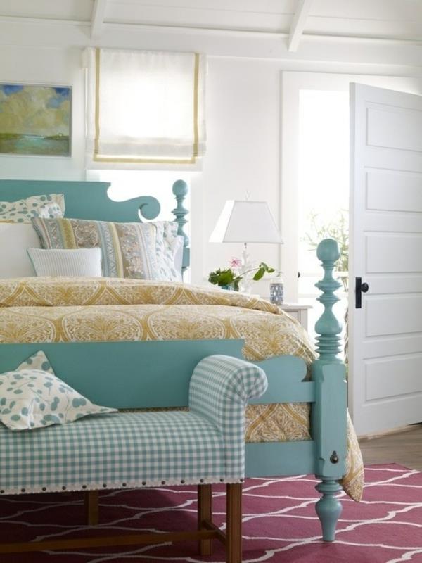 makuuhuoneen suunnittelu väriideoita seinän väri valkoinen sängynpäällinen mintunvihreä ottomaanien
