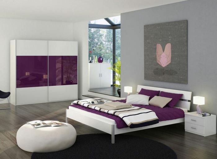 makuuhuoneen harmaa vaaleanharmaa aksentti seinä tumma pyöreä matto violetti aksentti