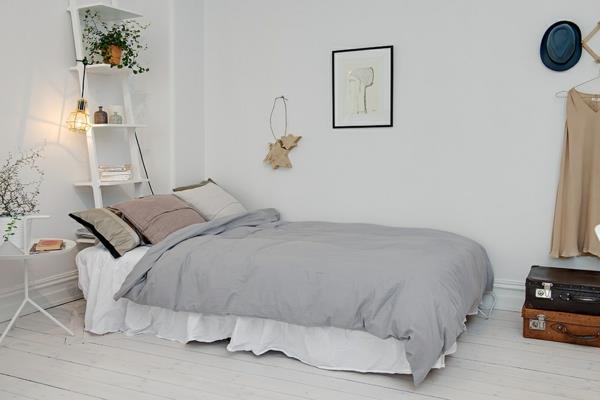 makuuhuoneen ideoita skandinaaviseen tyyliin sängyn seinäkoristeluun sisäkasveja