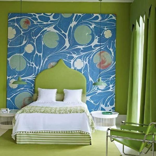 makuuhuoneen värimaailma kesäpaletti vihreät verhot lattia