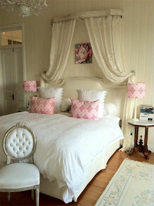 Ranskalaistyylinen makuuhuone valkoinen päiväpeite vaaleanpunaisia ​​aksentteja