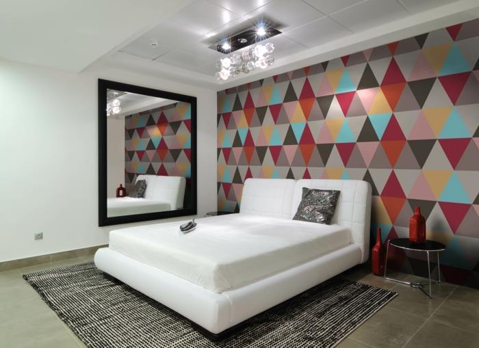 makuuhuoneen tapettiideoita geometrinen kuvio matto iso seinäpeili