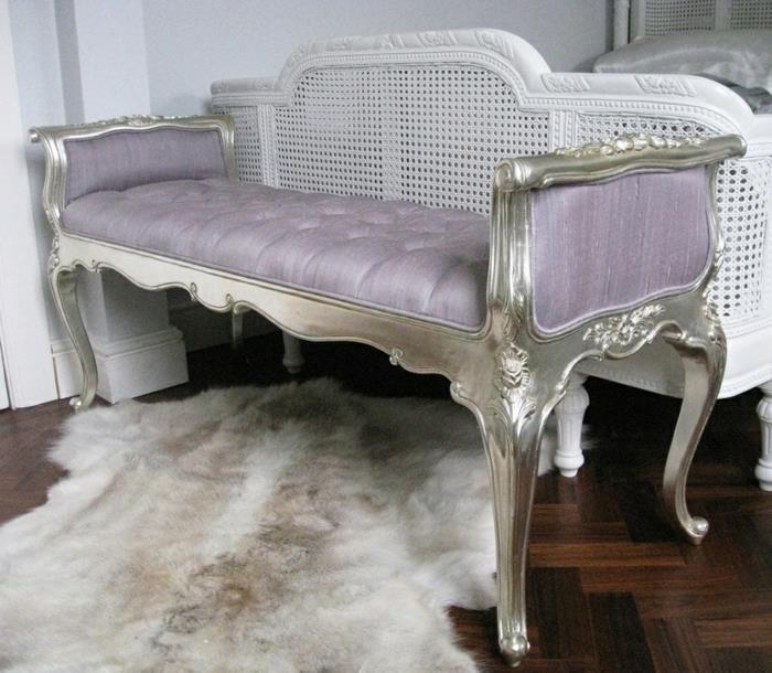 makuuhuoneen sisustus vaalean violetti tyylikäs turkismatto makuuhuone