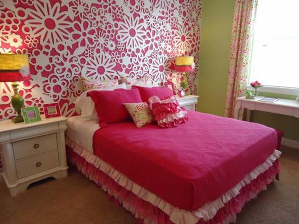 makuuhuoneen seinän muotoilu vaaleanpunainen ja valkoinen