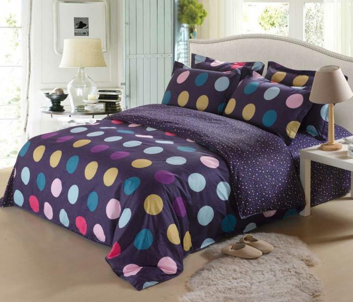 kaunis vuodevaatteet violetti värillinen pisteitä makuuhuone koristella