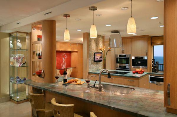 kauniit viileät riippuvalaisimet keittiössä keittiösaari moderni