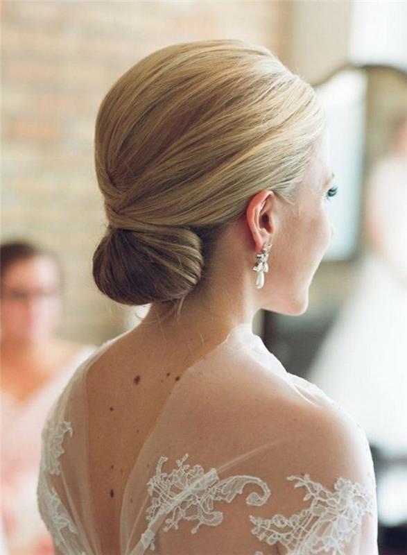 kauniit kampaukset elegnate updo -kampaukset