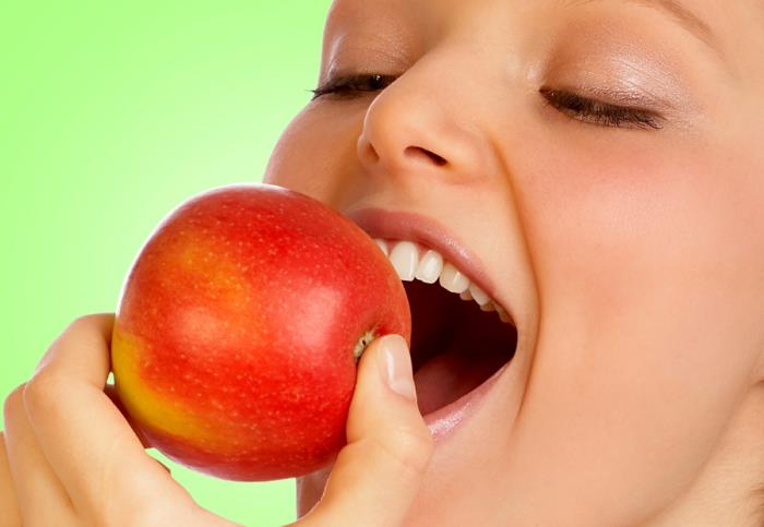 kaunis iho terveellinen syöminen omena