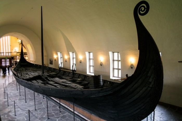 kauniita matkakohteita oslon viikinkilaivamuseo