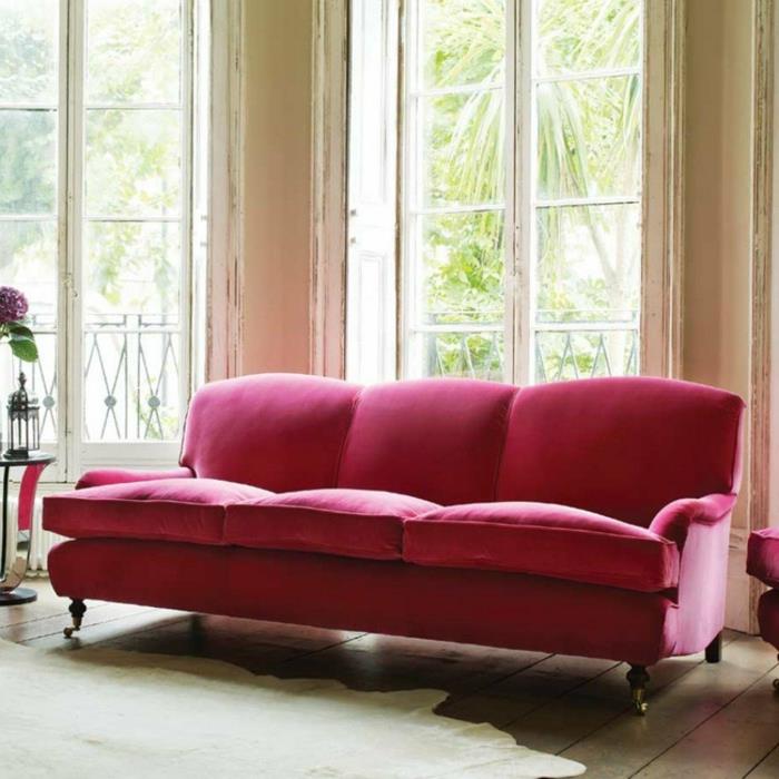 kauniit sohvat englantilainen sohva karkea punainen valkoinen matto olohuone