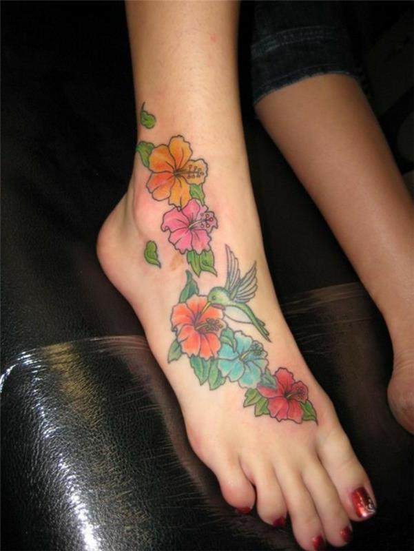 kauniita tatuointeja kukkakuvioita naisille