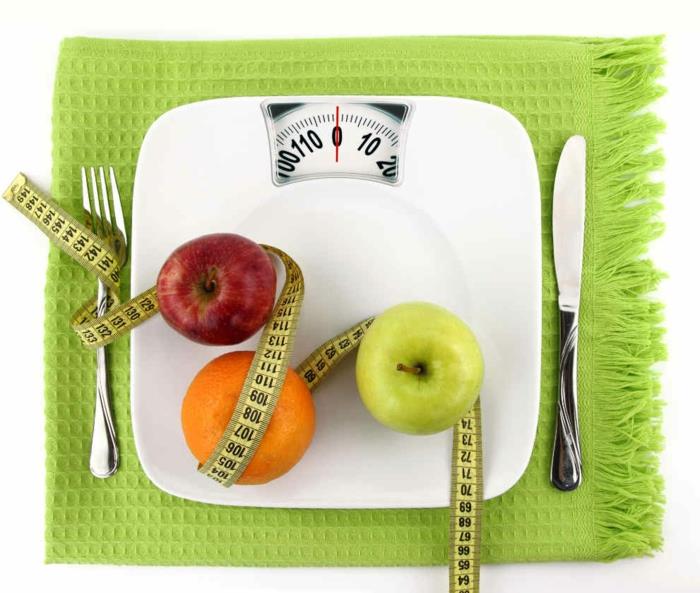 laihtua nopeasti ja terveellisiä vinkkejä terveellinen syöminen omenat vaa'at ruokailuvälineet