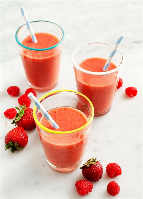 nopeita aamiaisideoita Erdbeeer -smoothie
