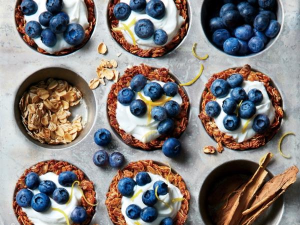 nopeita aamiaisia ​​ideoita granola mustikka muffinsseja