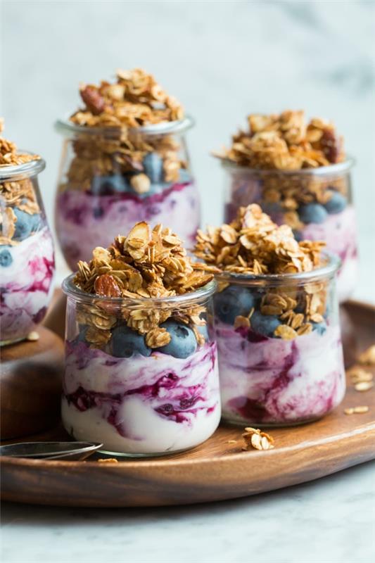 Nopea aamiainen ideoita granola mustikoita