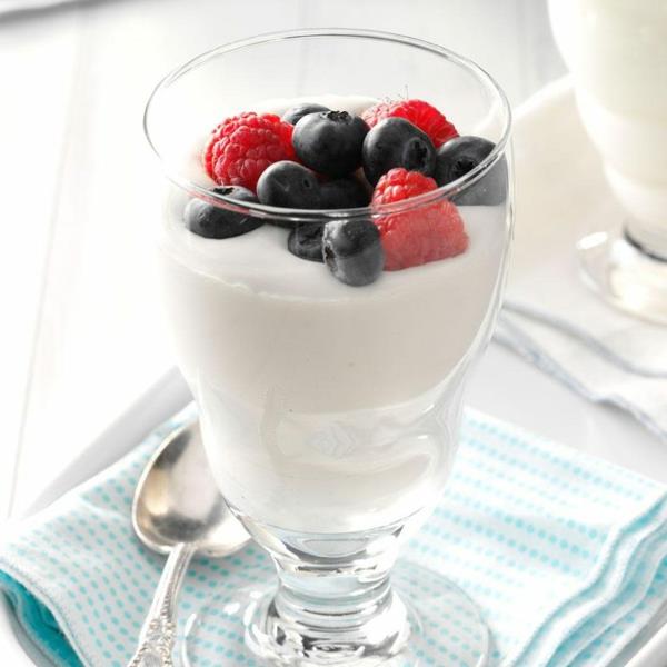 nopea aamiainen ideoita jogurtti ja marjat