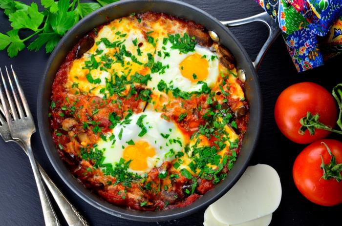 nopea syöminen nopea terveellinen syöminen shakshuka -pannu