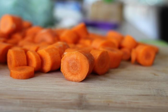nopea terveellinen syöminen tyydyttää pienet nälkäiset porkkanat