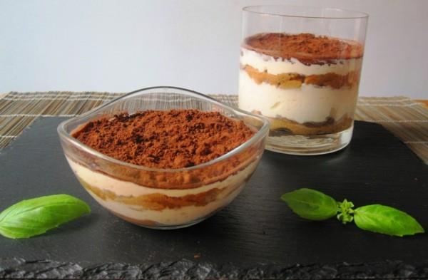 nopea resepti tiramisu lasissa basilikaa