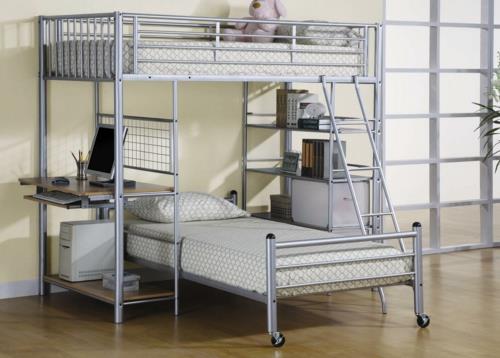 kaunis metallinen parvisänky lapsen huoneessa harmaa