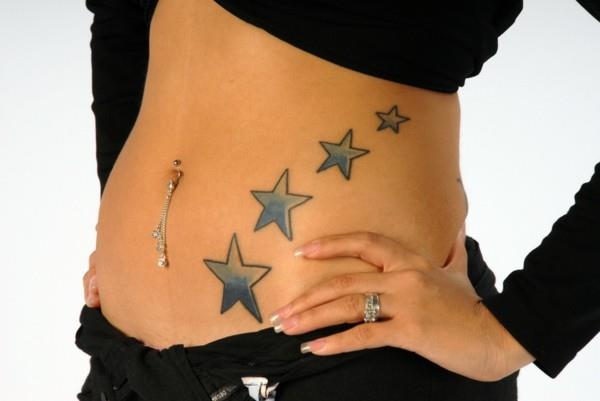 mukava tatuointi tatuoiden tähtiä vatsalla