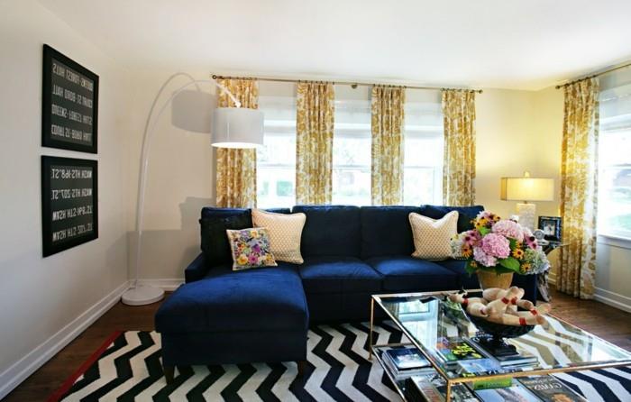 kaunis olohuone sininen sohva siksak -kuvio matto retro -ilme