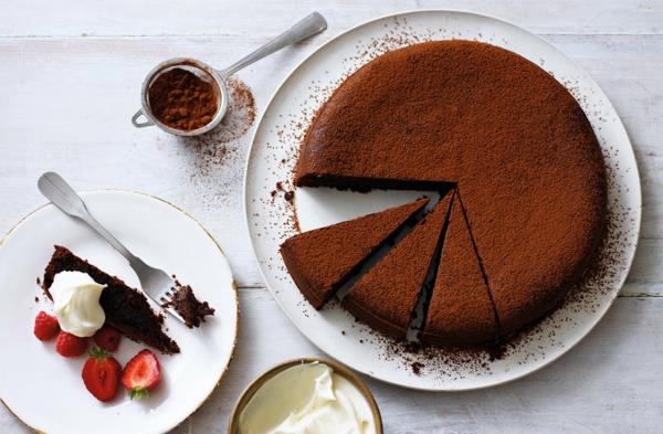 leivonta suklaakakku oliiviöljy kakku vadelmia