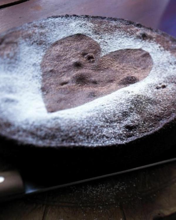 suklaakakku sydänjauhe