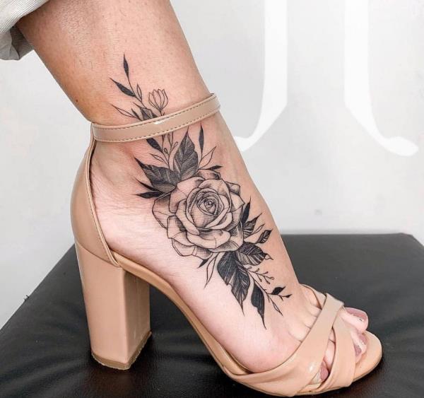 naisten tatuointien trendit 2020